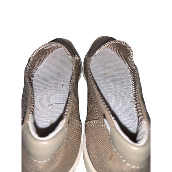 Crocs Women;s Size 6 Boat Shoes Canvas Slip on Loafers Biege Non-Marking Soles - Picture 4 of 10